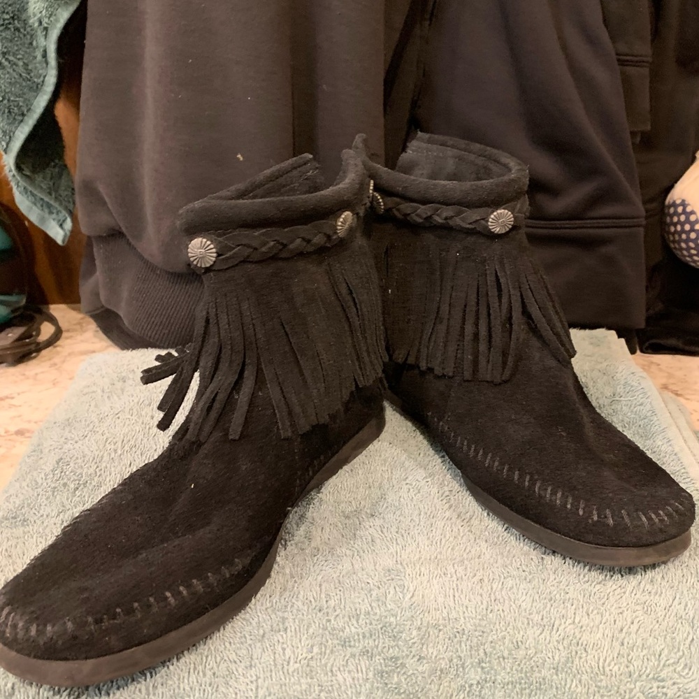 Minnetonka Back Zip Hardsole Boot, size 7,  black, rarely worn